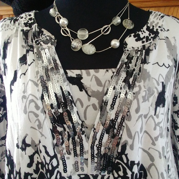 CJ Banks Tops - Very Stylish top!